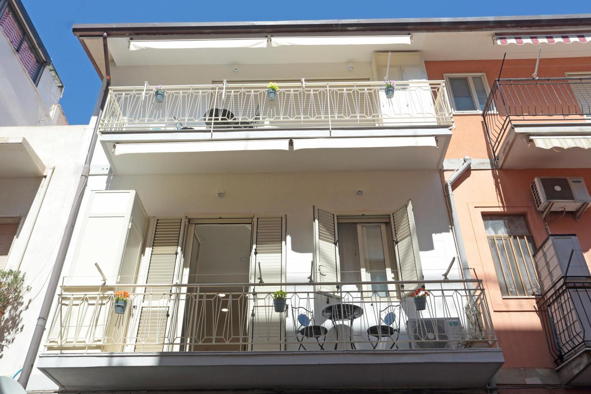 Theos Holidays Apartamento Giardini Naxos