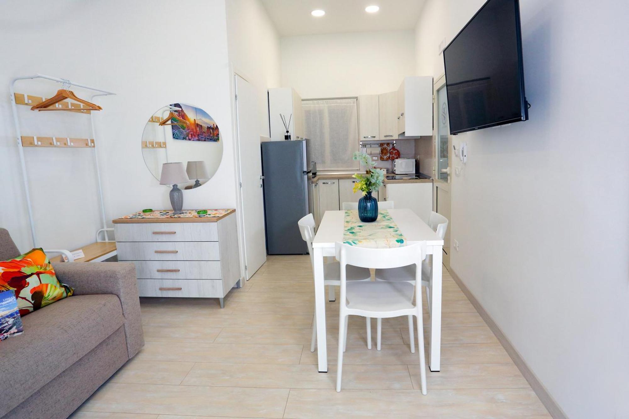 Theos Holidays Apartamento Giardini Naxos