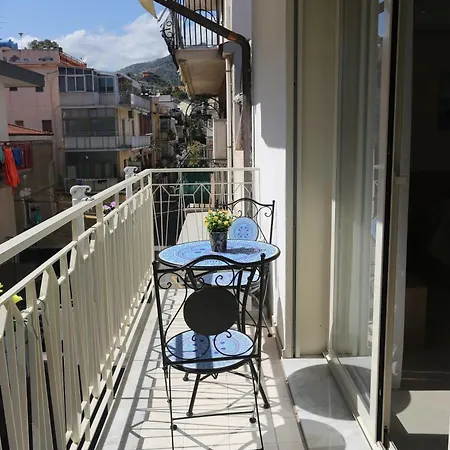 Theos Holidays Apartments Giardini Naxos Exterior photo