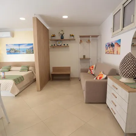 Theos Holidays Apartments Giardini Naxos Exterior photo