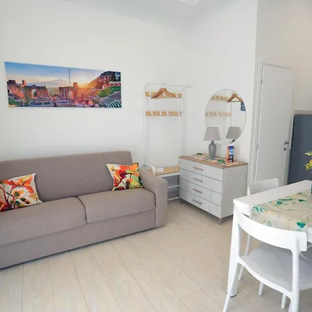 Theos Holidays Apartments Giardini Naxos Exterior photo