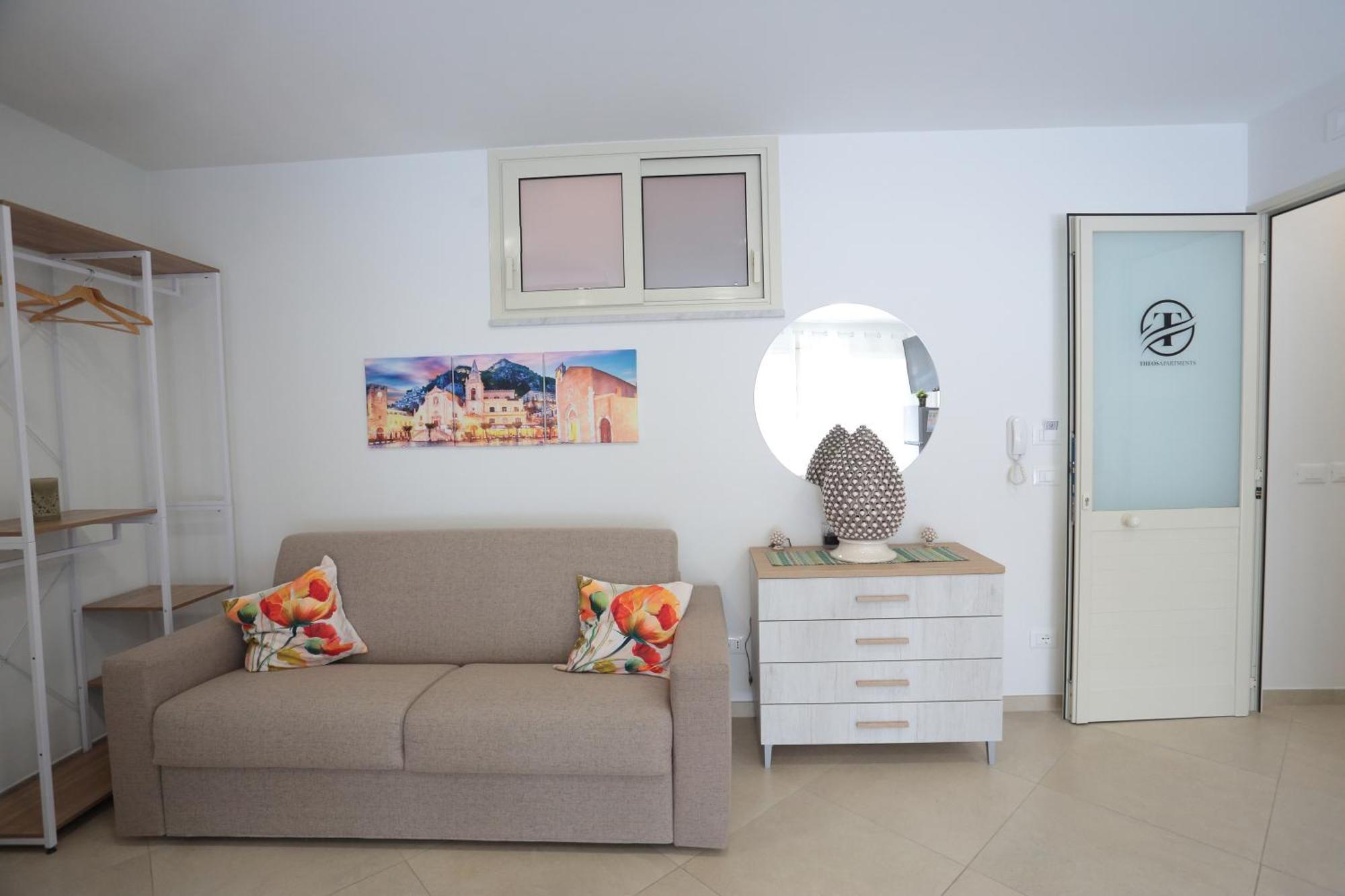 Theos Holidays Apartment *